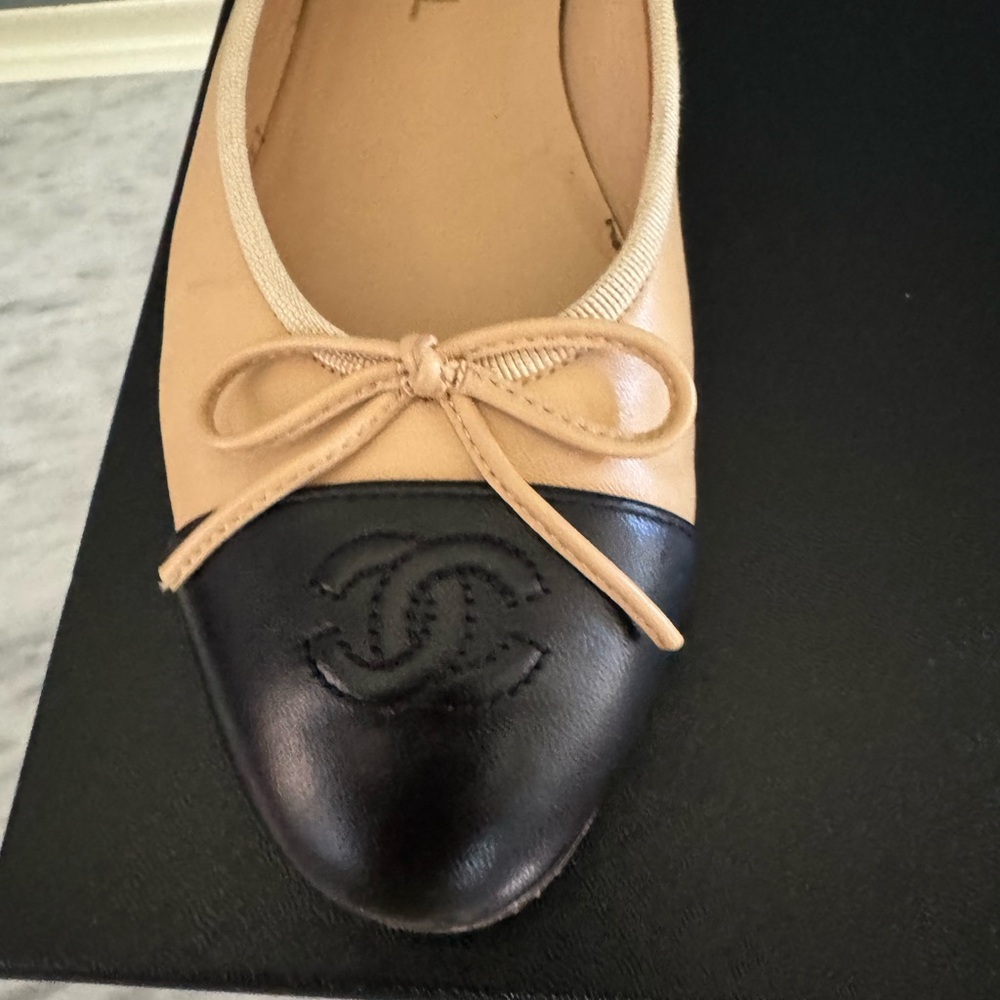Chanel ballet flats Lambskin
Beige & Black 38.5 - Picture 9 of 15